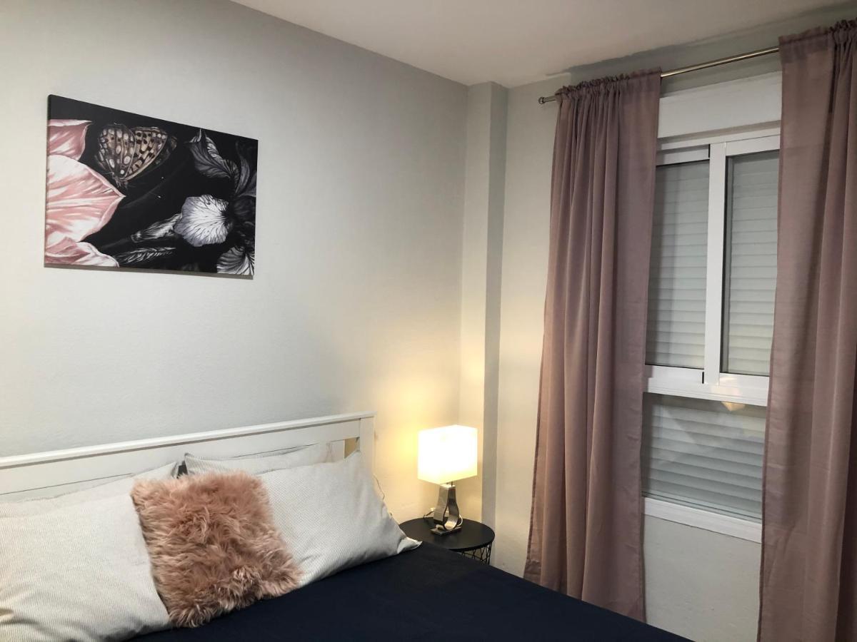 Victoria Luxury Beachfront Apartment In Benalmadena Costa Екстер'єр фото