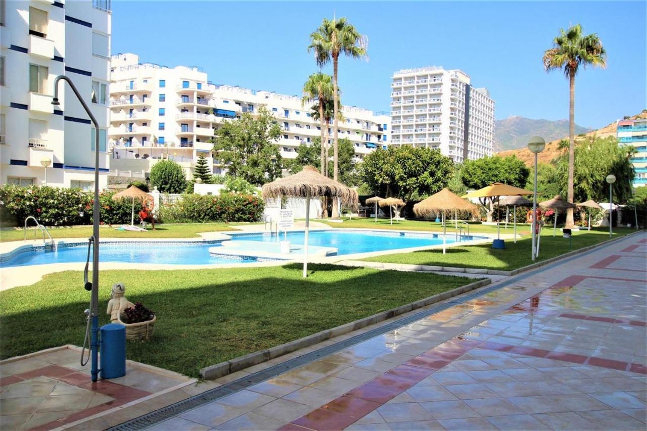 Victoria Luxury Beachfront Apartment In Benalmadena Costa Екстер'єр фото
