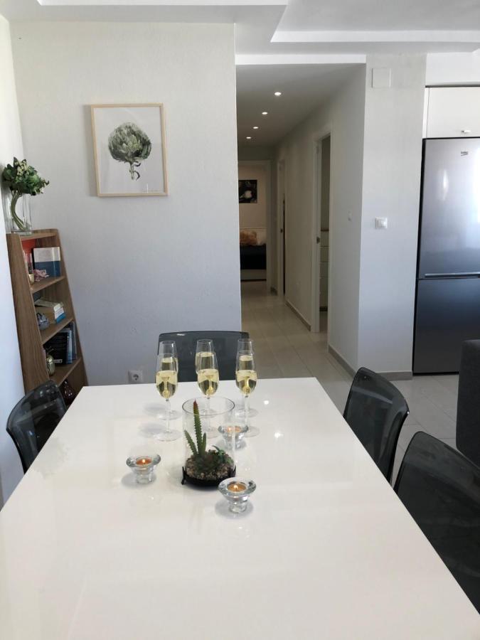 Victoria Luxury Beachfront Apartment In Benalmadena Costa Екстер'єр фото