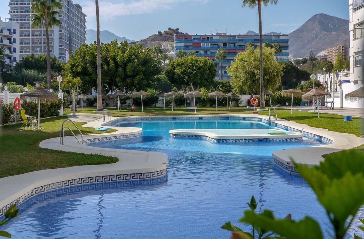 Victoria Luxury Beachfront Apartment In Benalmadena Costa Екстер'єр фото