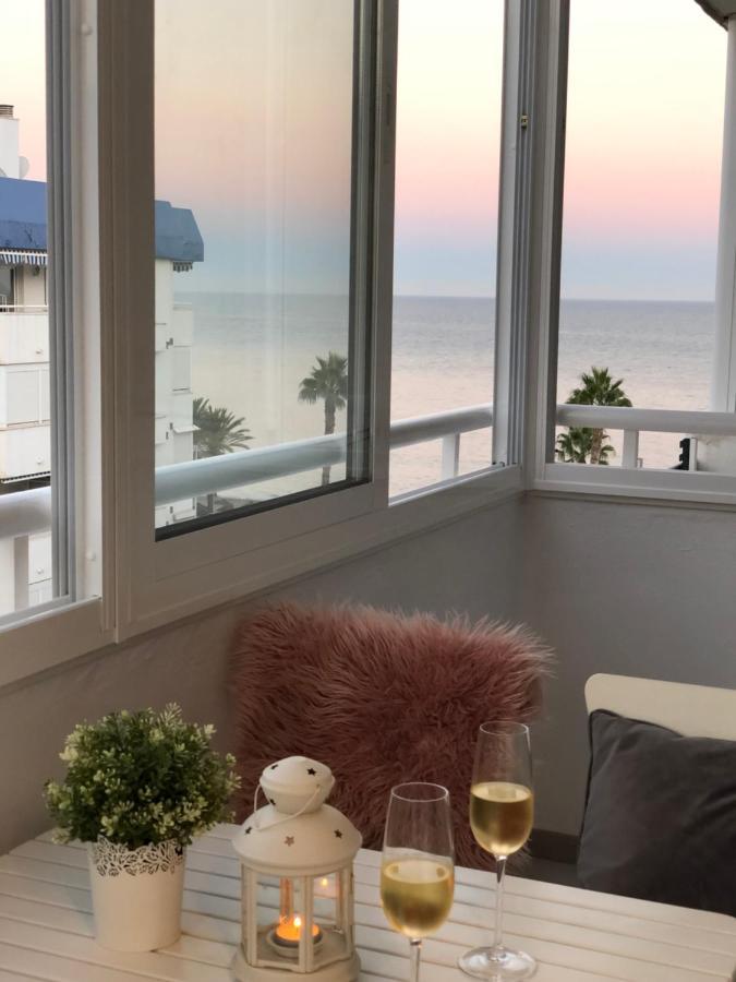 Victoria Luxury Beachfront Apartment In Benalmadena Costa Екстер'єр фото