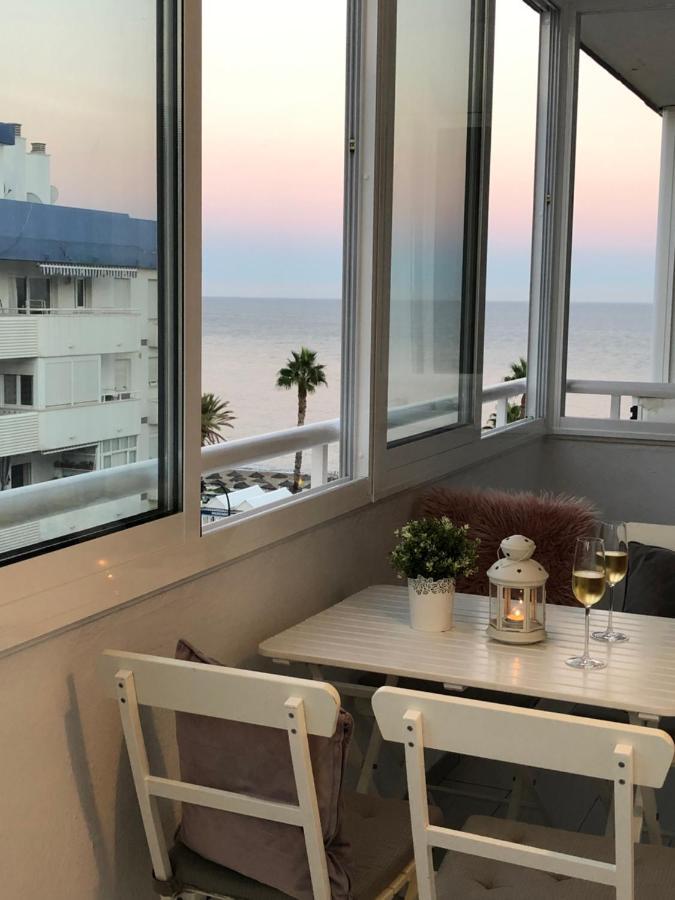 Victoria Luxury Beachfront Apartment In Benalmadena Costa Екстер'єр фото