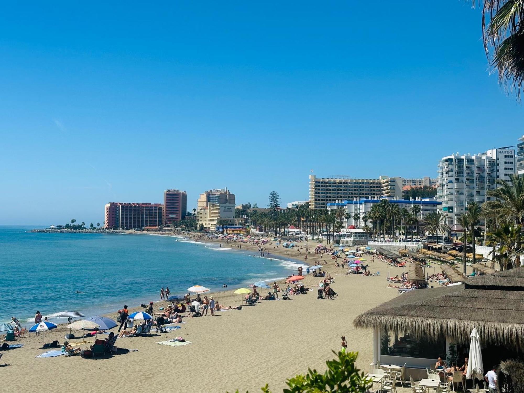 Victoria Luxury Beachfront Apartment In Benalmadena Costa Екстер'єр фото